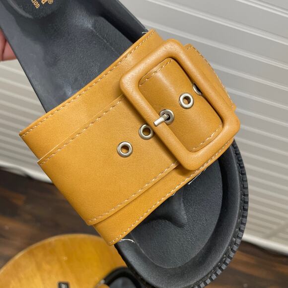 NWT Henry Ferrera Large Buckle Tan & Black Slides - Picture 3 of 12